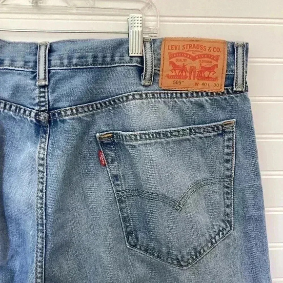 Levis 505 Mid Rise  Straight Leg Medium Wash Denim Jeans 40X30 - Picture 7 of 13